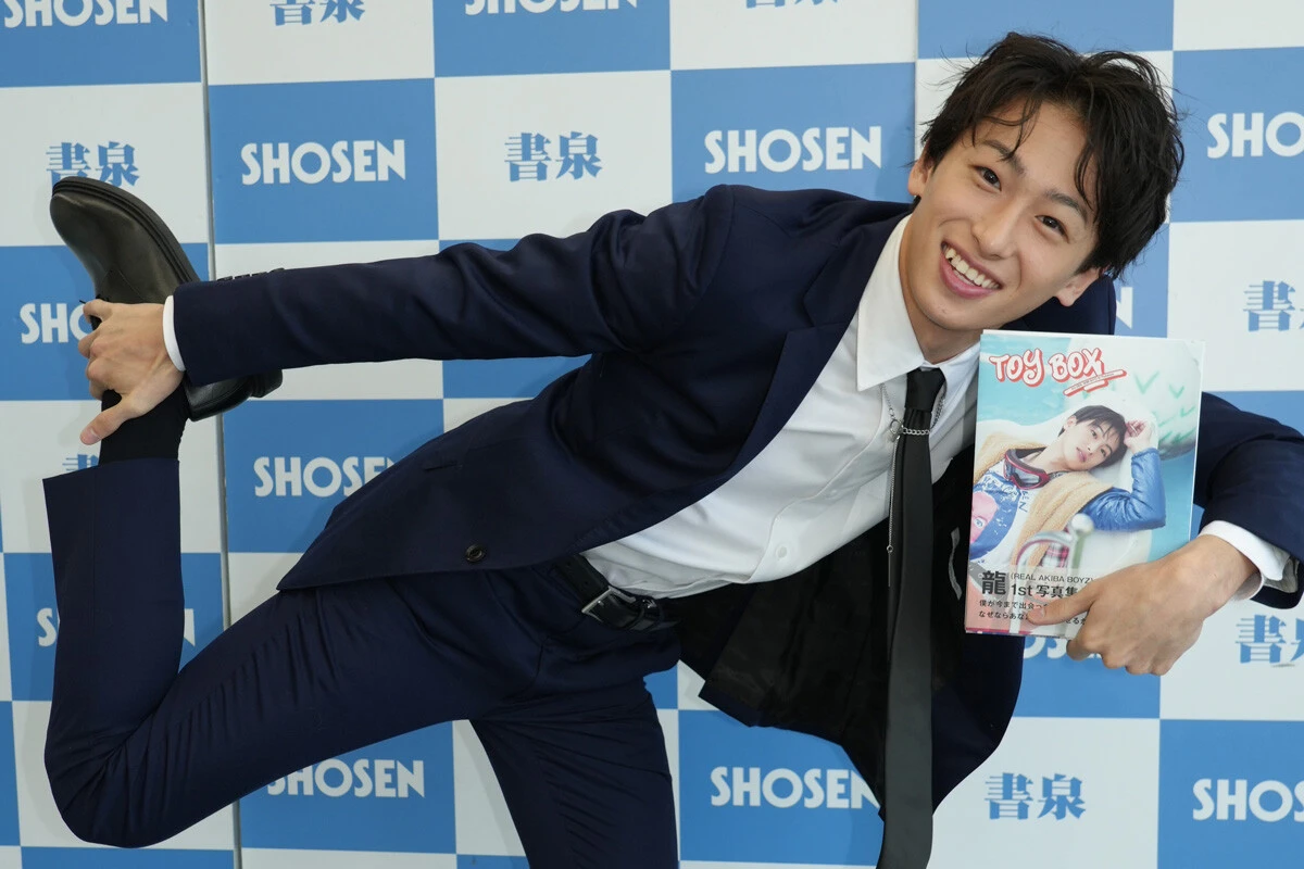 REAL AKIBA BOYZのオタクダンサー・龍がファースト写真集を発売「イベントが秋葉原で実家のような安心感でした!」